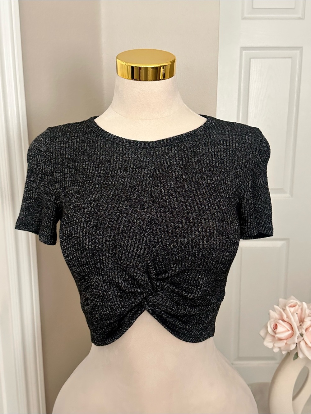 Popular Charcoal Grey Ribbed Knit Short Sleeve Crop Top w/ Twist Front Sz S